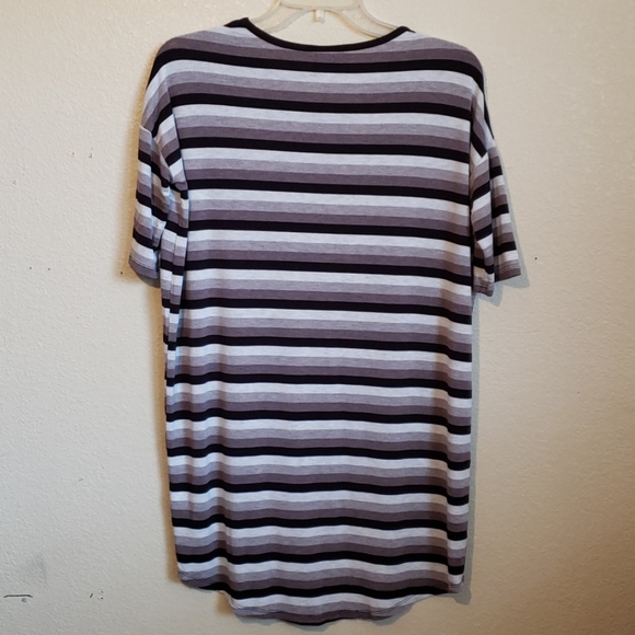 LULAROE || irma tunic - Picture 3 of 3